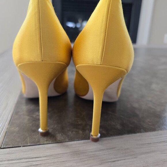 Manolo Blahnik 90mm Hangisi Pumps in yellow - Picture 13 of 16